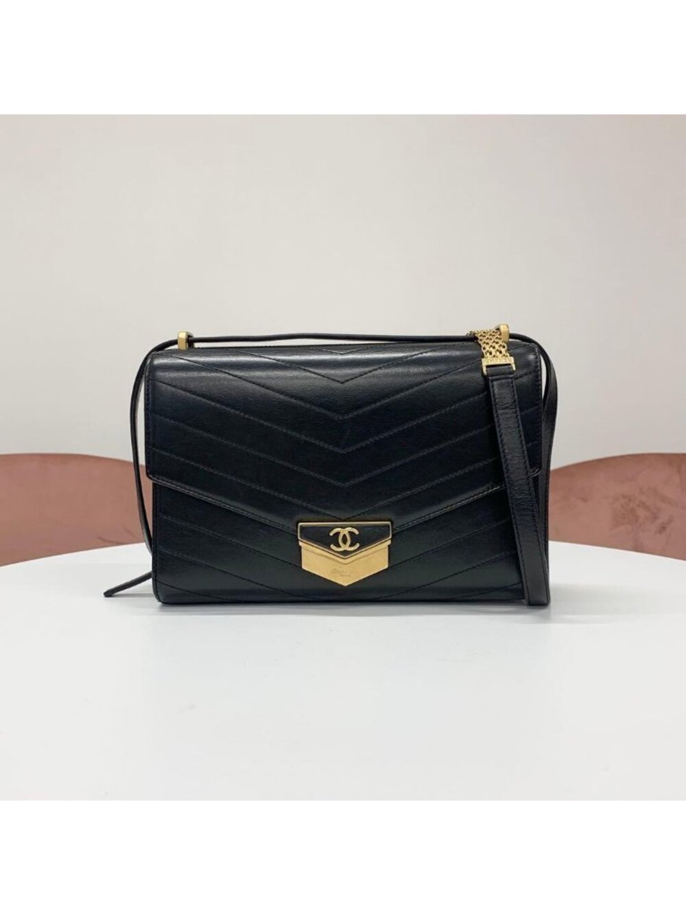 Chanel CC Logo Chez Blanc Medal Flap Stitch Shoulder Bag